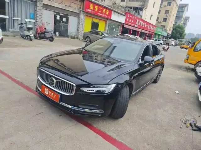 Фотография автомобиля — Volvo S90