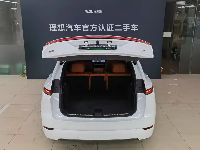 Li Auto L7 — Фото автомобиля 10