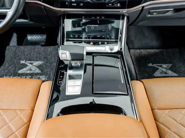 Audi A8 — Фото автомобиля 14