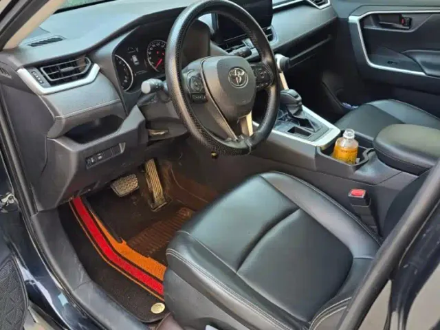 Toyota RAV4 — Фото автомобиля 4