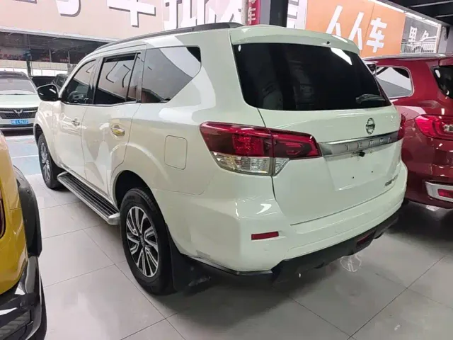 Nissan Terra — Фото автомобиля 4