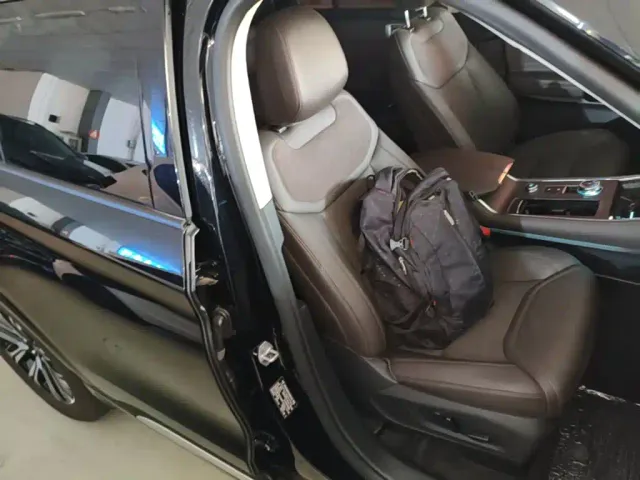 Ford Explorer — Фото автомобиля 24