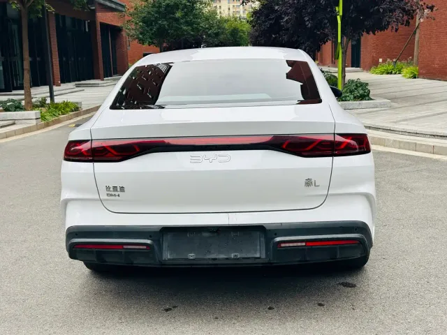 BYD Qin L — Фото автомобиля 6