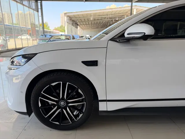 BYD Qin L — Фото автомобиля 4
