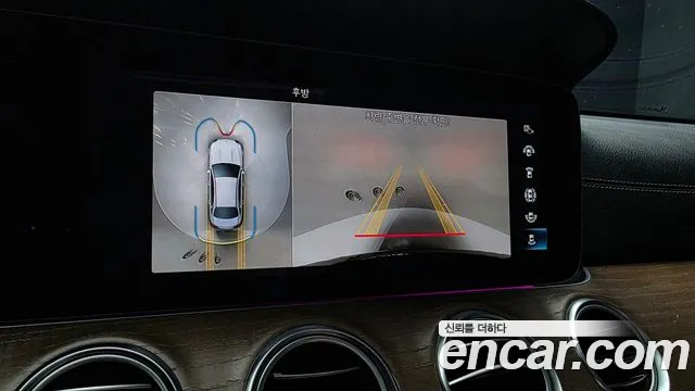 Mercedes-Benz E-Class — Фото автомобиля 12