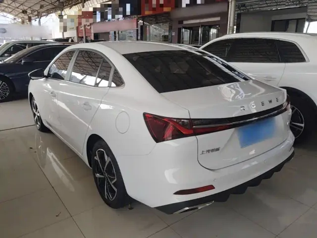 Roewe i5 — Фото автомобиля 4