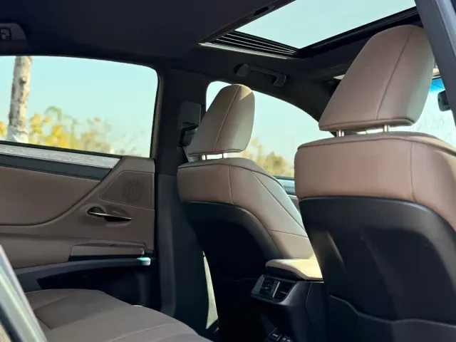 Lexus ES — Фото автомобиля 11
