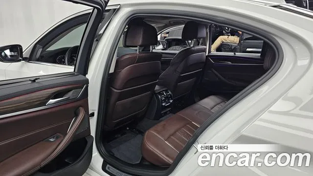 BMW 5 Series G30 — Фото автомобиля 12