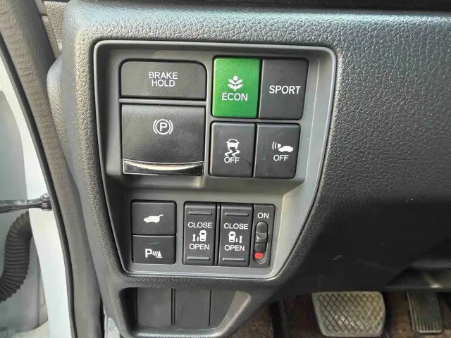 Honda Elysion — Фото автомобиля 13