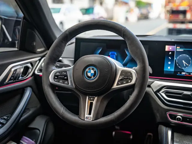 BMW i4 — Фото автомобиля 11