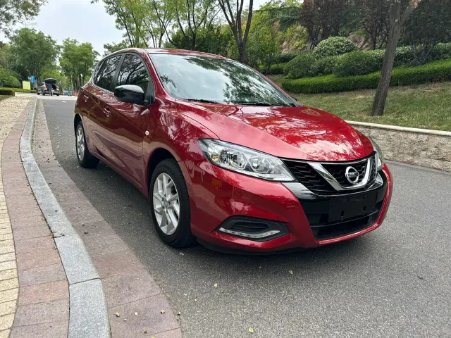 Nissan Tiida — Фото автомобиля 3