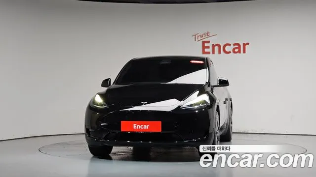 Tesla Model Y — Фото автомобиля 3