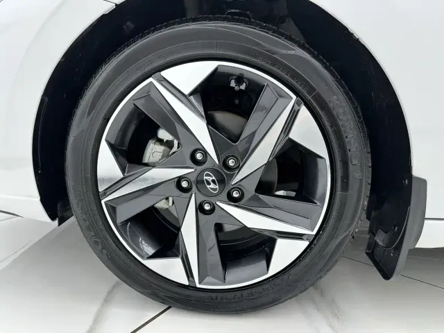 Hyundai Elantra — Фото автомобиля 12