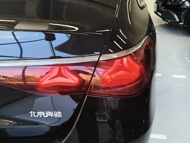 Mercedes-Benz E-Class — Фото автомобиля 7