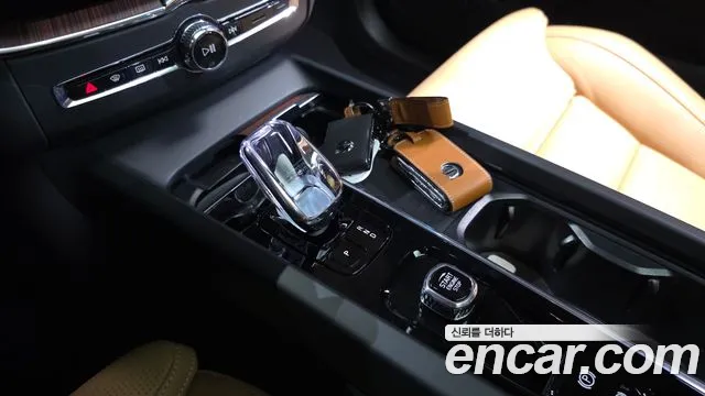 Вольво XC60 — Фото автомобиля 8
