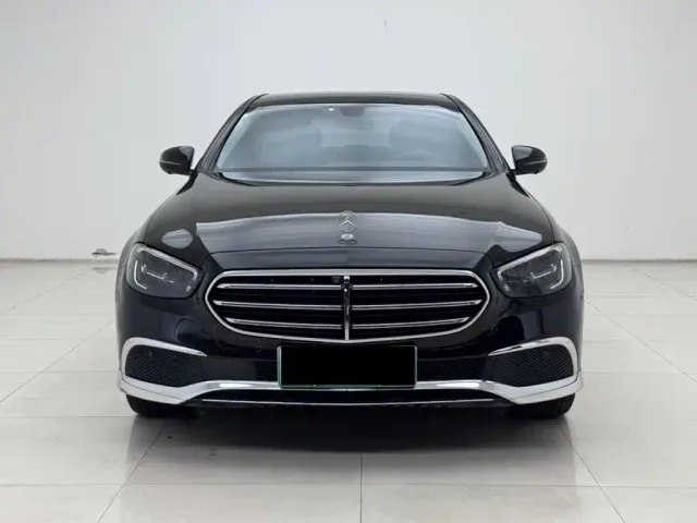 Mercedes-Benz E-Class — Фото автомобиля 16