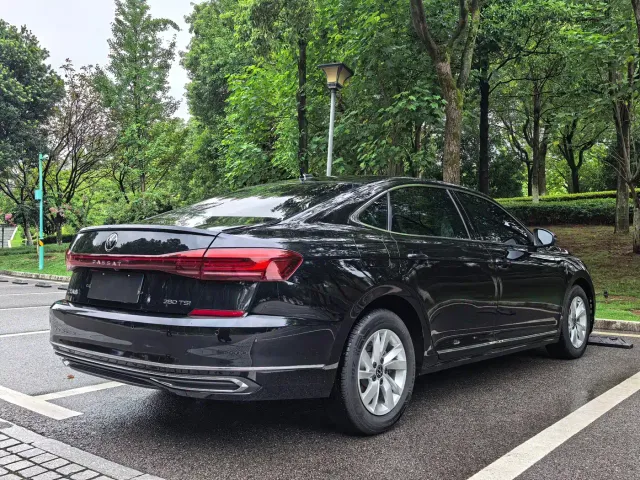 Volkswagen Passat — Фото автомобиля 4
