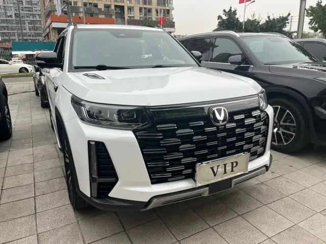 Changan CS95 — Фото автомобиля 3