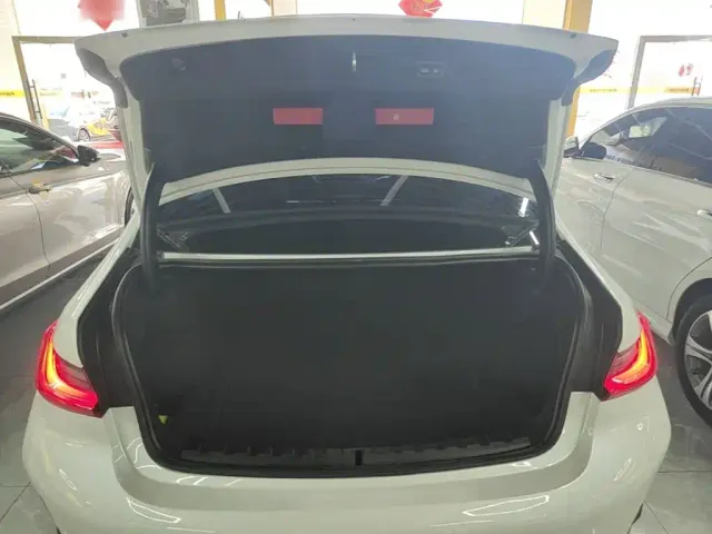 BMW 3 Series — Фото автомобиля 14