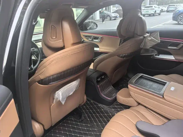 Mercedes-Benz E-Class — Фото автомобиля 7