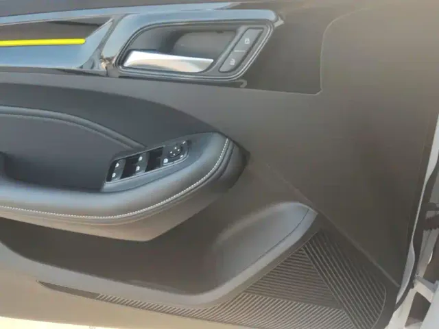 Roewe i5 — Фото автомобиля 9