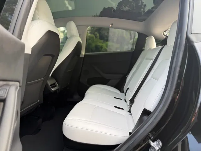 Tesla Model Y — Фото автомобиля 6