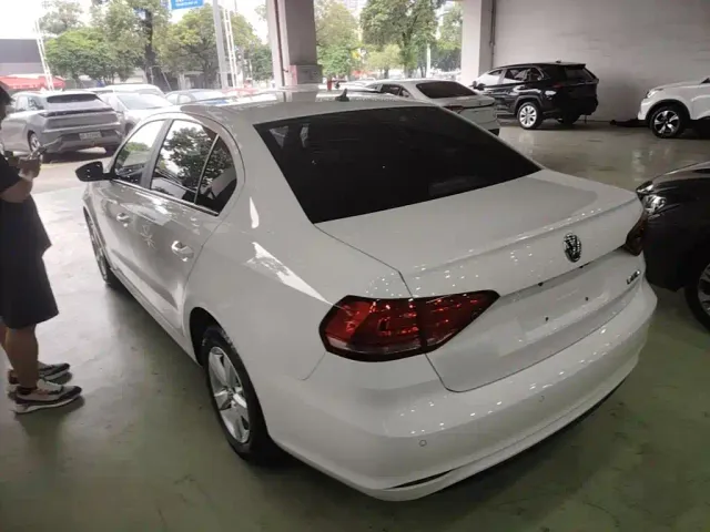 Volkswagen Lavida — Фото автомобиля 4