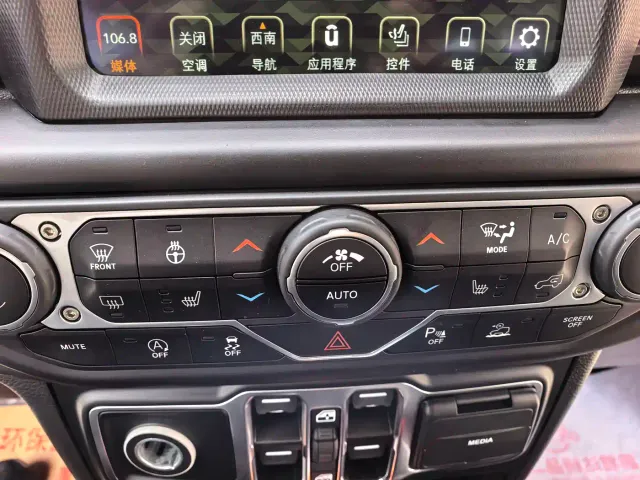 Jeep Wrangler — Фото автомобиля 22