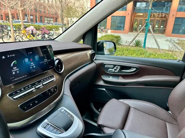 Mercedes-Benz V-Class — Фото автомобиля 13