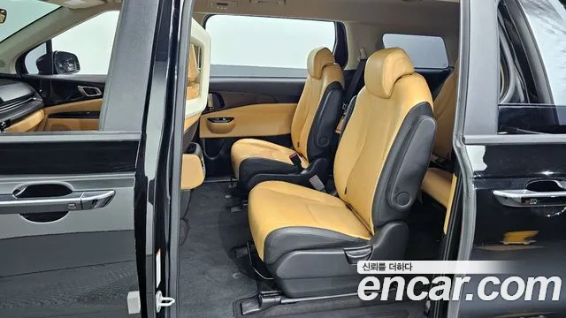 Kia Canival — Фото автомобиля 11