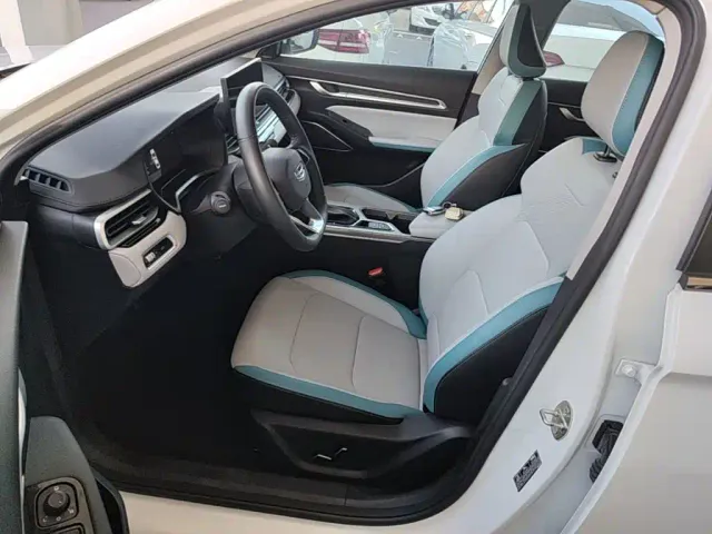 Geely Emgrand — Фото автомобиля 14