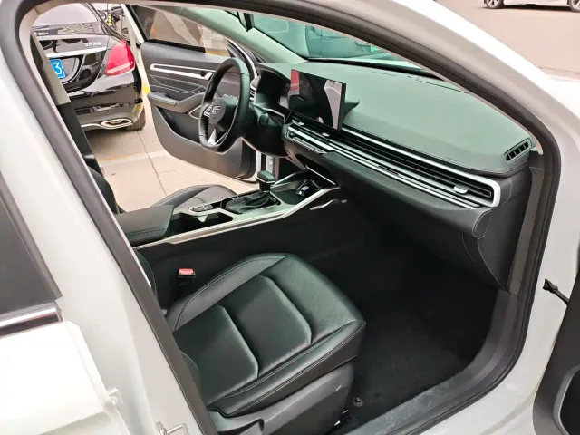 Geely Emgrand — Фото автомобиля 7