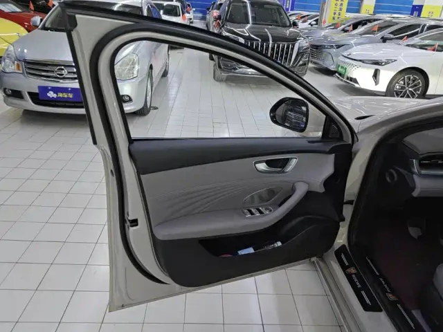 Roewe M7 DMH — Фото автомобиля 7