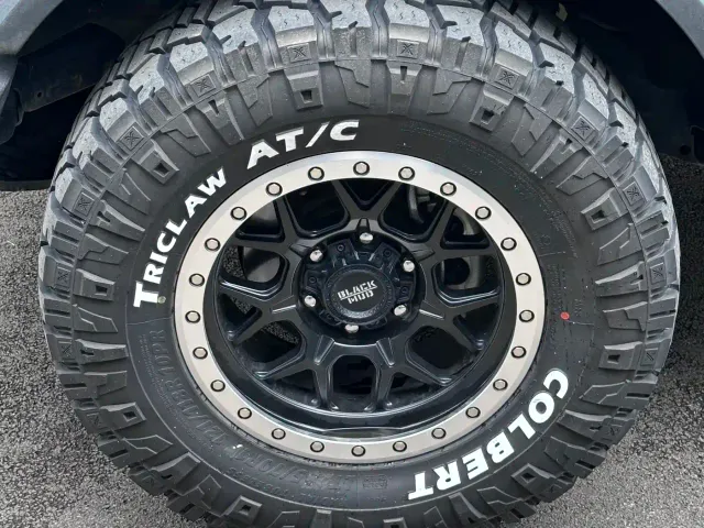 Ford Bronco — Фото автомобиля 3