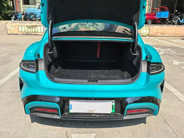 Xiaomi SU7 — Фото автомобиля 19