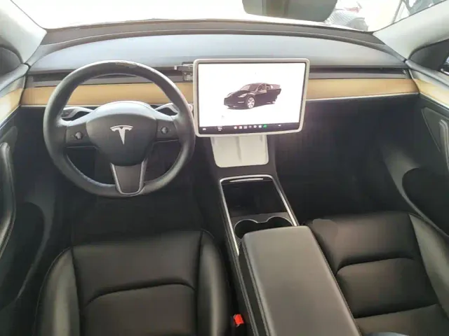 Tesla Model Y — Фото автомобиля 9