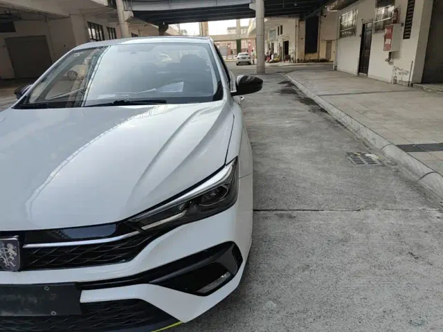 Roewe i5 — Фото автомобиля 23