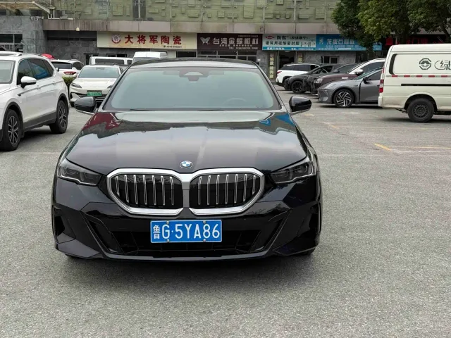 BMW 5 Series — Фото автомобиля 2