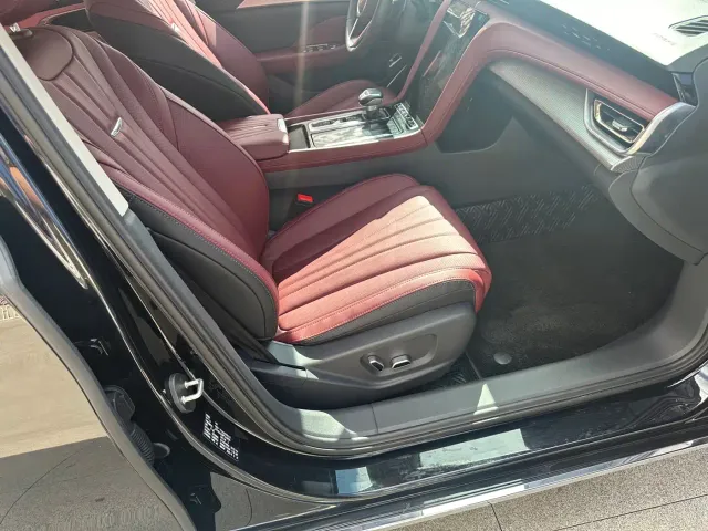 Hongqi H5 — Фото автомобиля 8