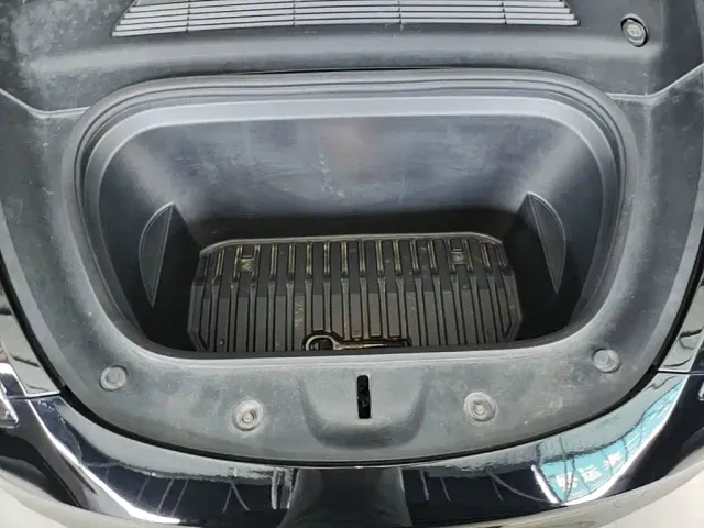 Tesla Model Y — Фото автомобиля 19