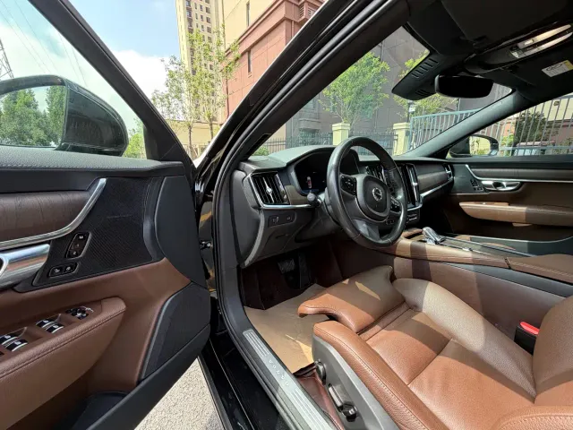 Volvo S90 — Фото автомобиля 4