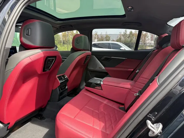 BMW i5 — Фото автомобиля 16