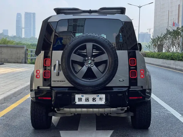 Land Rover Defender — Фото автомобиля 5