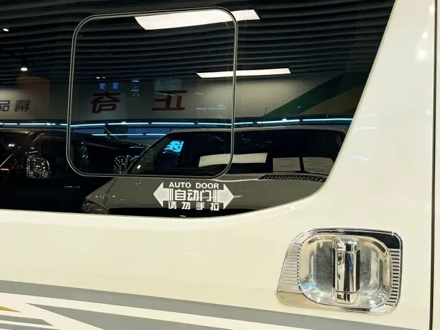 Toyota HIACE — Фото автомобиля 7