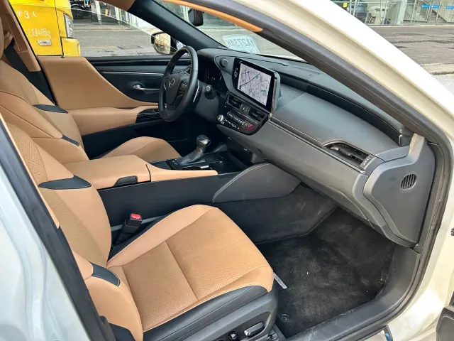 Lexus ES — Фото автомобиля 6