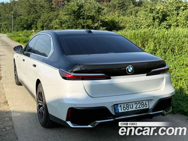 BMW 7-Series 7 серия (G70) 740i xDrive M Sport — Фото автомобиля 6