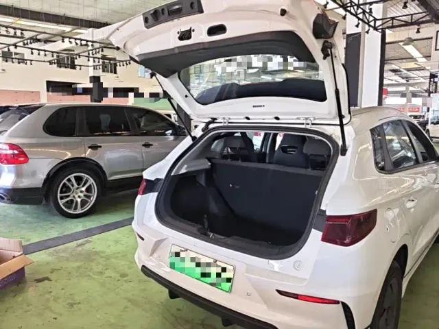 BYD e2 — Фото автомобиля 18