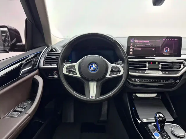 BMW iX3 — Фото автомобиля 5
