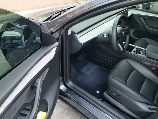 Tesla Model Y — Фото автомобиля 17