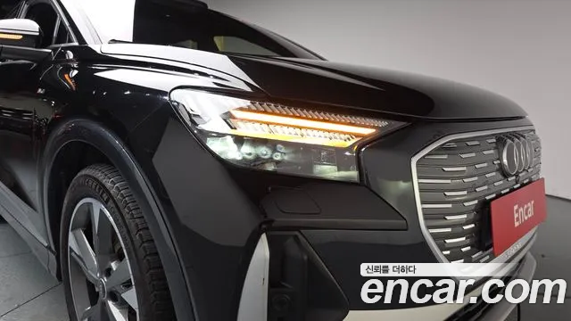 Audi Q4 e-tron — Фото автомобиля 4